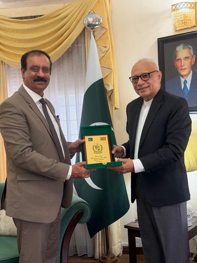 Mahil Dole presenting Security Beyond Enforcement to the High Commissioner for Pakistan in Sri Lanka