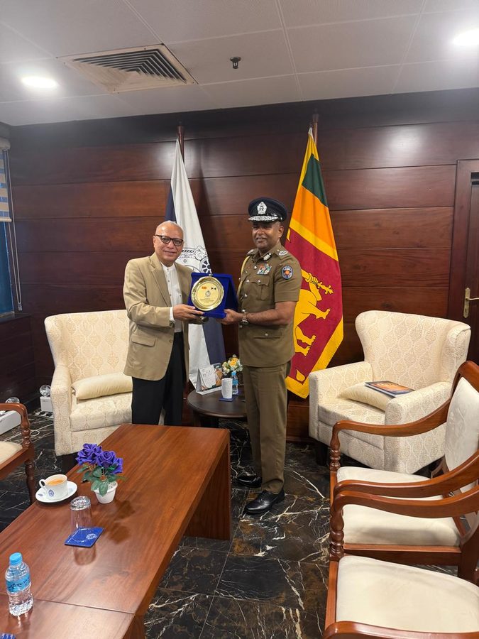 Mahil Dole presenting Security Beyond Enforcement to the Inspector General of Police, Sri Lanka
